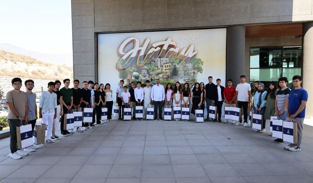 Öntürk’ten Başarılı Öğrencilere Ödül