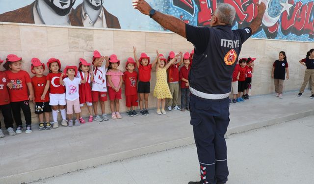 İtfaiyeden minik öğrencilere yangın eğitimi