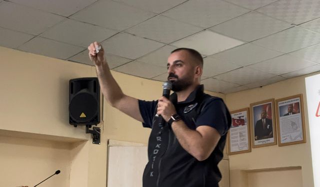 Polisten Öğrenci Ailelerine Uyuşturucu Uyarısı