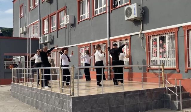 Eğitimcilerden 24 Kasım Zeybeği…