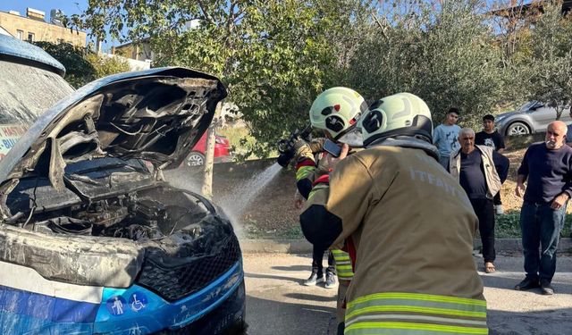 Kocatepe Mahallesinde Araç Yandı