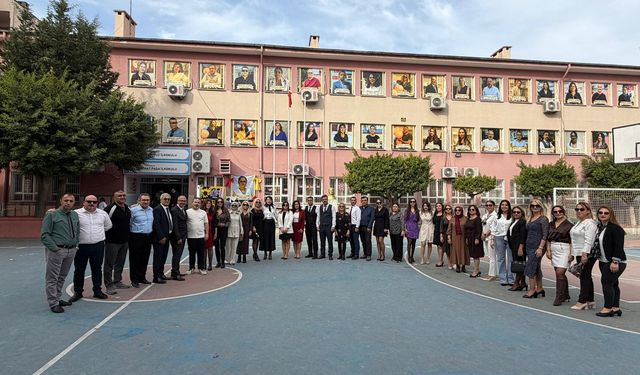 Fotoğrafları Okul Pencerelerinde, Balonlar Gökyüzüne