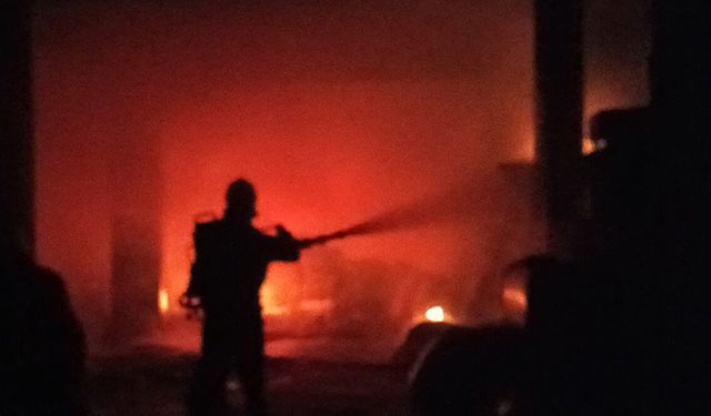 Samandağ’da çıkan yangında samanlık kül oldu…