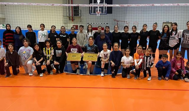 Erzin’de Kız Voleybol Takımı Kuruluyor