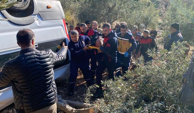 Hatay’ın Yayladağı ilçesinde öğrenci servisi devrildi