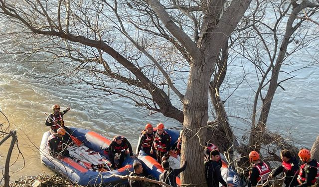 Nehire Düşen Vatandaşı Arama Sürüyor