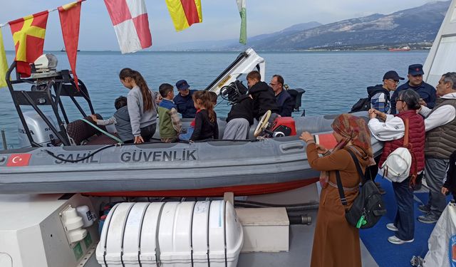 İskenderunlular TCSG-102 Kaan 29 Gemisini Ziyaret Etti