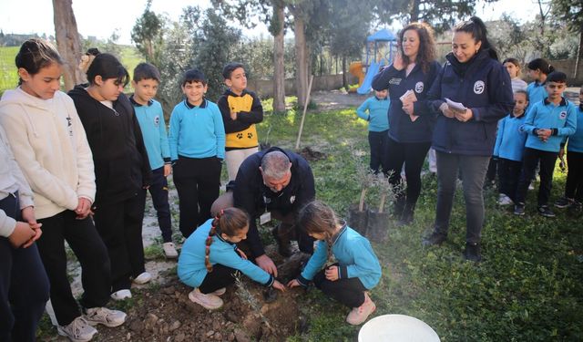 Okulda Öğrencilere Doğa ve Fidan Dikimi Eğitimi