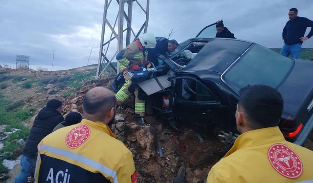 Araçta sıkışan Vatandaşı Ekipler Kurtardı!