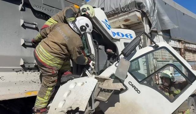 İskenderun’da Otobanda TIR kamyona çarptı…