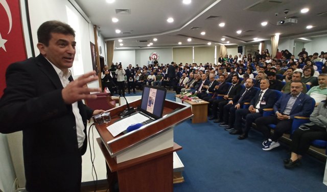 Prof. Dr. Murat Yalçıntaş, İSTE’de Öğrencilerle Buluştu…
