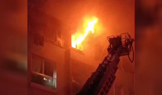Antakya'da Çatı Katında Korkutan Yangın
