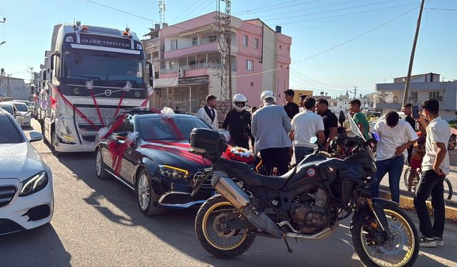 Hatay’da TIR Çekicileriyle Sürpriz Düğün Konvoyu