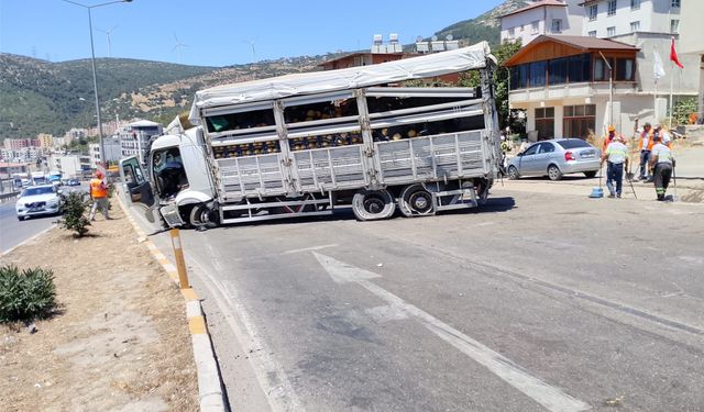 Freni Tutmayan Kavun Yüklü Kamyon Korkuttu!