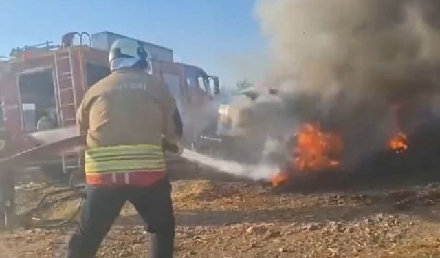 Hassa'da Tarlada Çalışan Traktör Alevlere Teslim Oldu