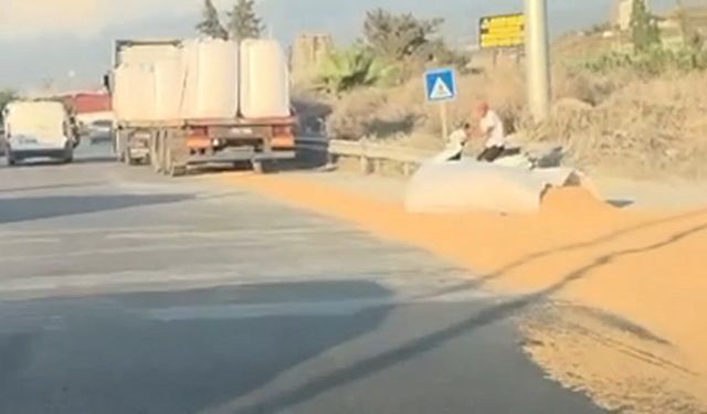 Buğday Yüklü Tırdan Çuvallar Yola Saçıldı!