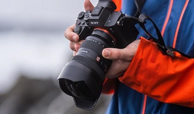 Sony, Alpha serisinin aynasız değiştirilebilir lensli fotoğraf makineleri