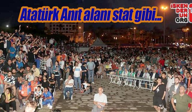 Atatürk Anıt alanında turuncu mavili coşku…