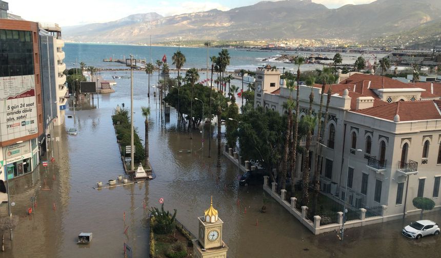 İskenderun yağmur ve deniz sularına teslim!