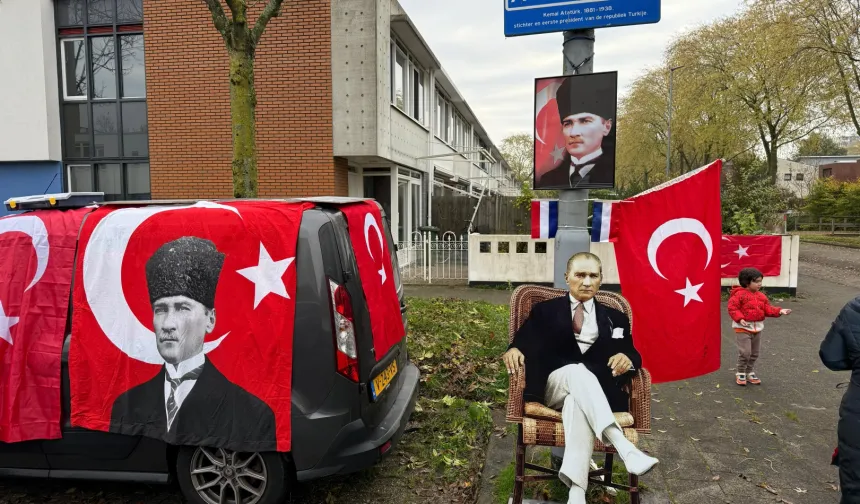 Hollanda'daki Atatürk Sokağı'nda Ata'ya özel anma