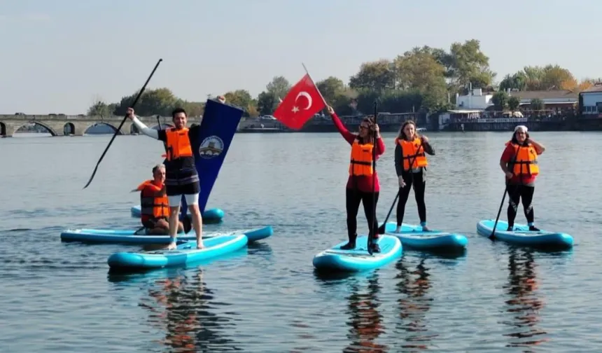 Kırkpınar Spor Bilimleri Fakültesi’nden ayakta kürek sörfü