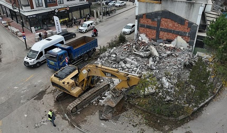 Yeşilova’ya nefes aldıracak proje için yıkıma başlandı