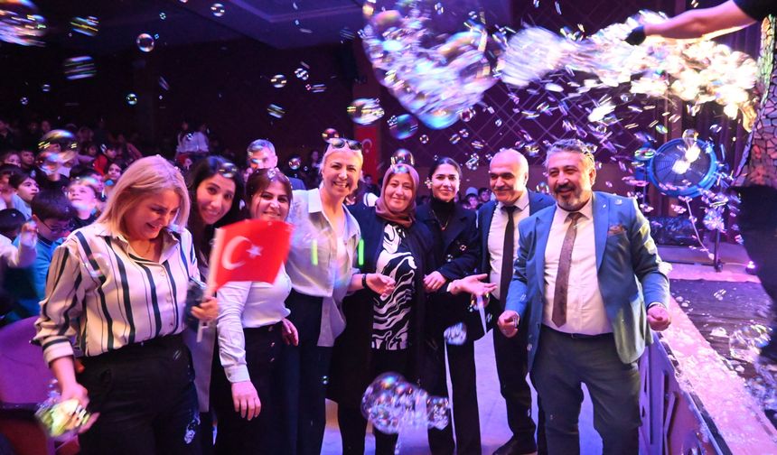Çocukların, Köpük Balon şovu keyfi