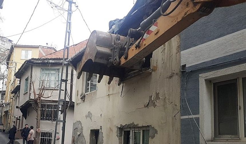 Osmangazililerin güvenliği için metruk binalar yıkılıyor 