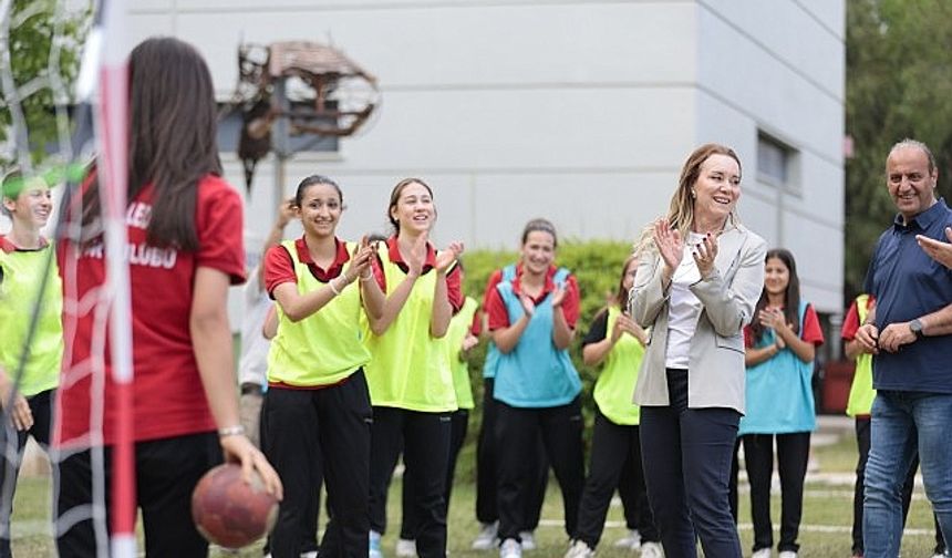 Konak’ta gençliğin ışığı sporun gücüyle parladı: Gençlik Spor Fest'te buluştu