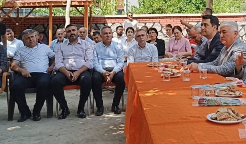 Erzin’de protokol ve vatandaşın bayramlaştı…