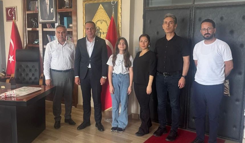 Kaymakamdan Başarılı Öğrencilere Ödül