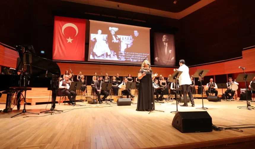 “Cumhuriyetin Divası” Müzeyyen Senar konserle anıldı