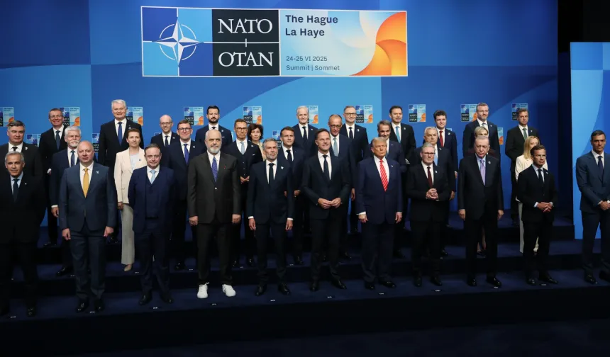 NATO Liderler Zirvesi’nde aile fotoğrafı çekildi