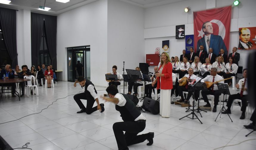 Denizcilerli Atatürk’ün Sevdiği Şarkılarla coştu