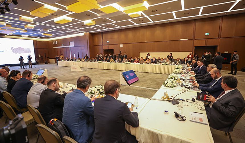 Kurum, Yerli Ve Yabancı Gazetecilere Asrın İnşa Seferberliğini Anlattı