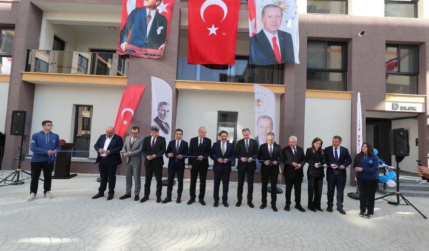 İş Bankası'ndan Hatay'a eğitim desteği