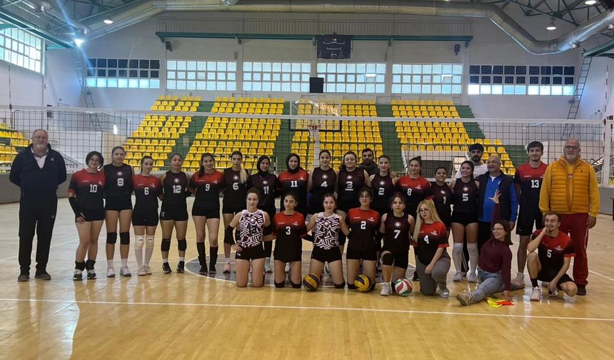 İSTE ve HMKÜ Arasında Dostluk Maçı