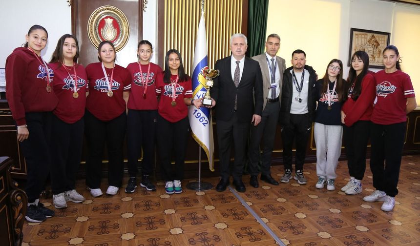 Yükseliş Koleji Kız Basketbol Takımı Hatay Şampiyonu