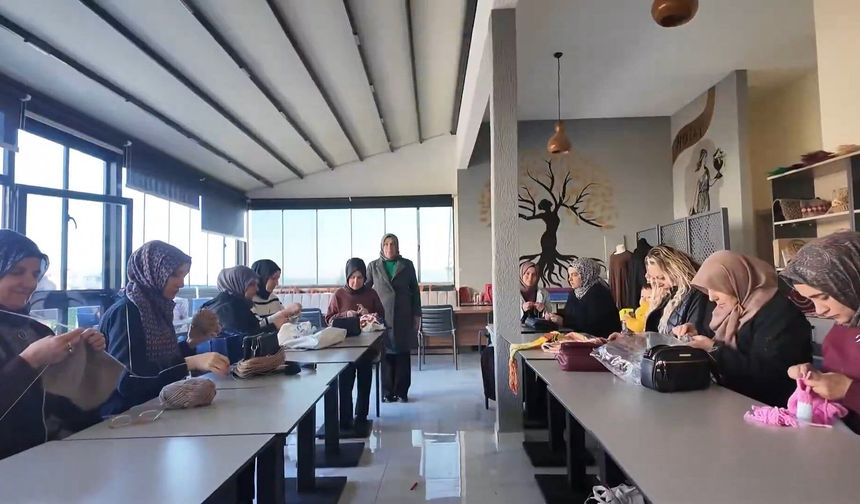 Altınözü ADEM'de Kurs ve Kreş hizmeti…