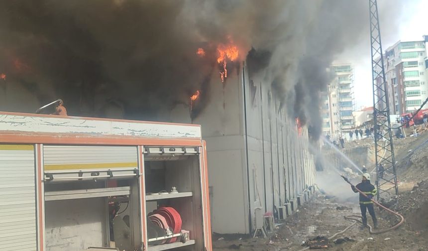 Hatay’da Konteyner Yatakhanede Yangın!