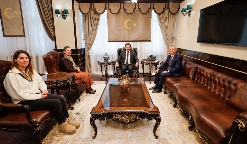 Validen ‘Yaşayan İnsan Hazinesi’ Duman’a Tebrik