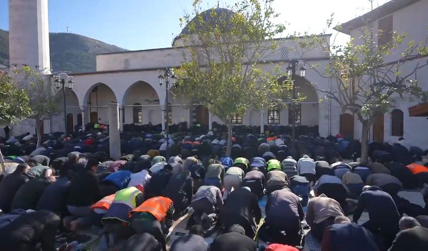 Habib-i Neccar Camii’nde İlk Cuma Namazı...