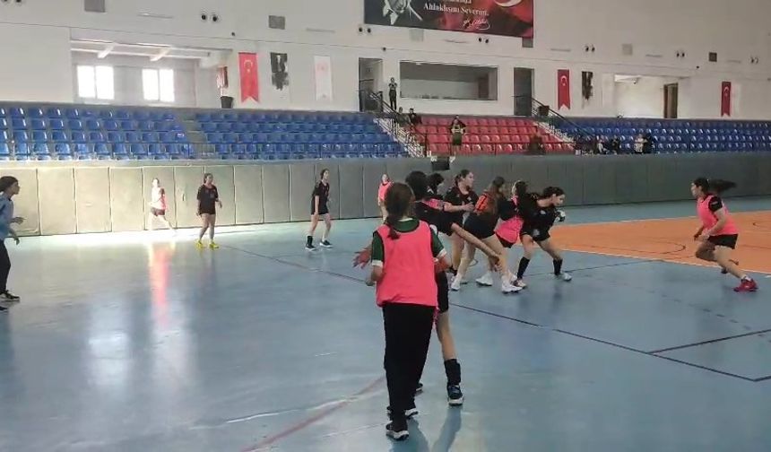 İskenderun’da Kadın Hentbol Hazırlık Maçları Oynandı…