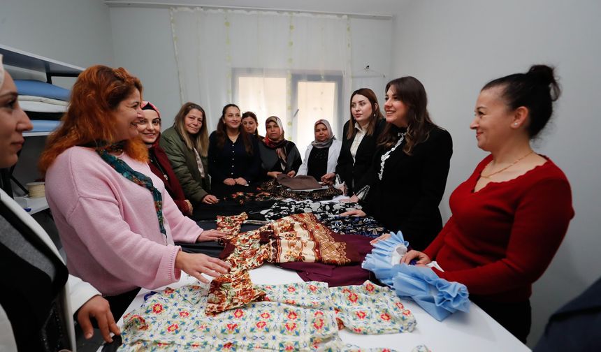 Vali Eşlerinden Kadın Kursiyerlere Ziyaret