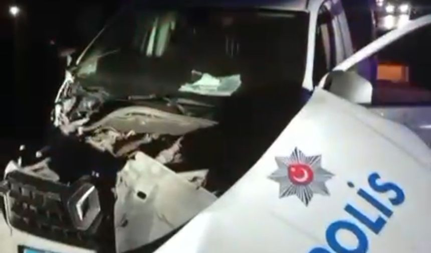 Polis Aracına Çarptı İki Yaralı