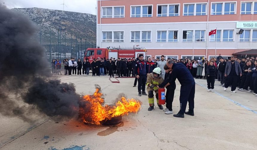 Eğitimciler ve öğrencilere yangın eğitimi