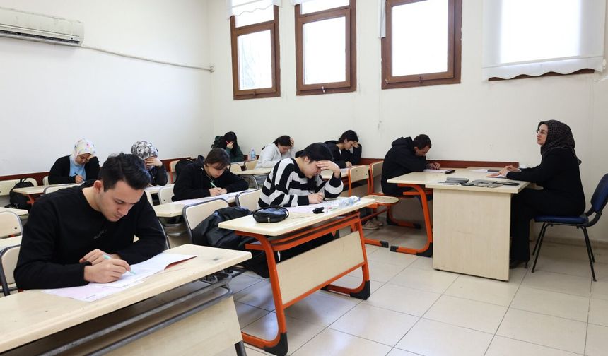 Lise Ve Üniversite Yolculuğunda Öğrencilere HBB Desteği