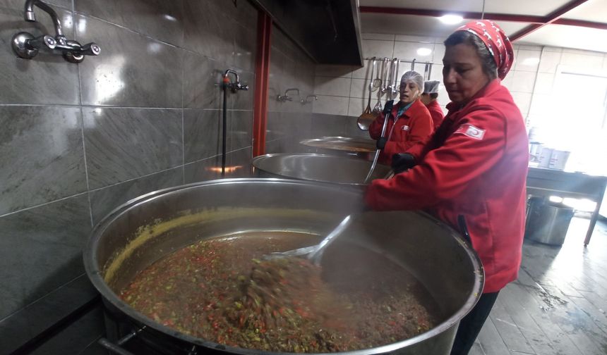 Kızılay’dan Ramazan’da 2500 Kişiye Sıcak Yemek…