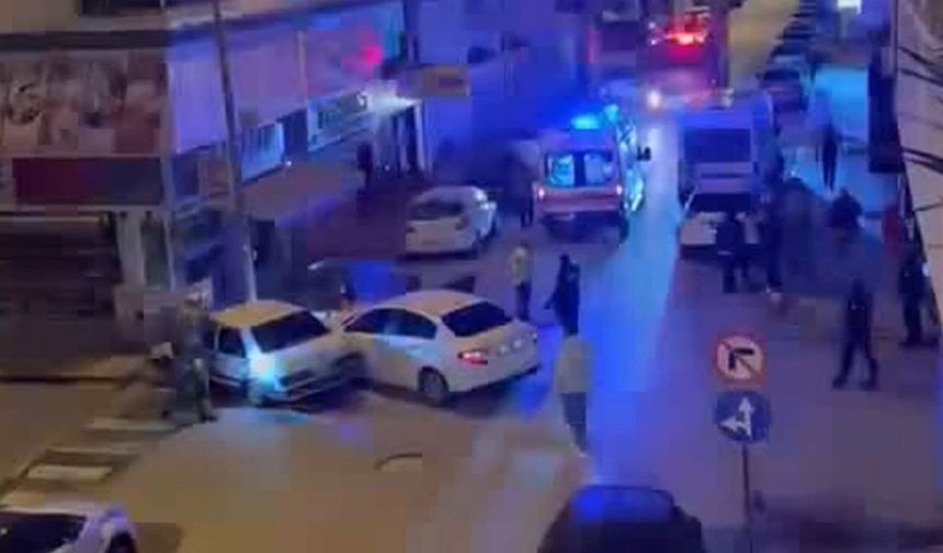 İki araç çarpıştı, iki kişi yaralandı!