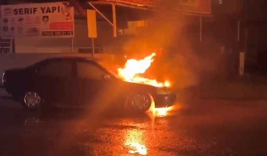 otomobil yandı
